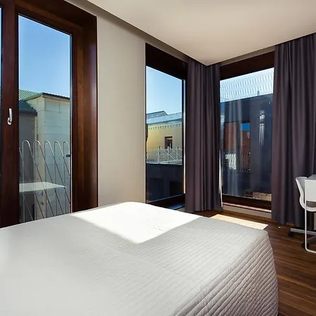 Aparthotel Konrad Old Town 4*
